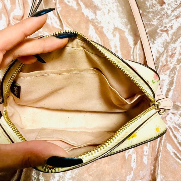 Coach Canvas/Crossbody Bag White With Floral Print And Hang Tag
